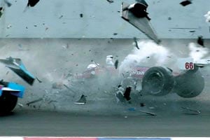 El peor accidente de la vida de Zanardi; a los 35 años, el italiano, en un choque a 320 km/h, perdió las piernas en la primera carrera de CART en Europa