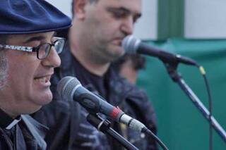 Telonero del Pity y amigo del Papa: el cura que le pone rock a la misa