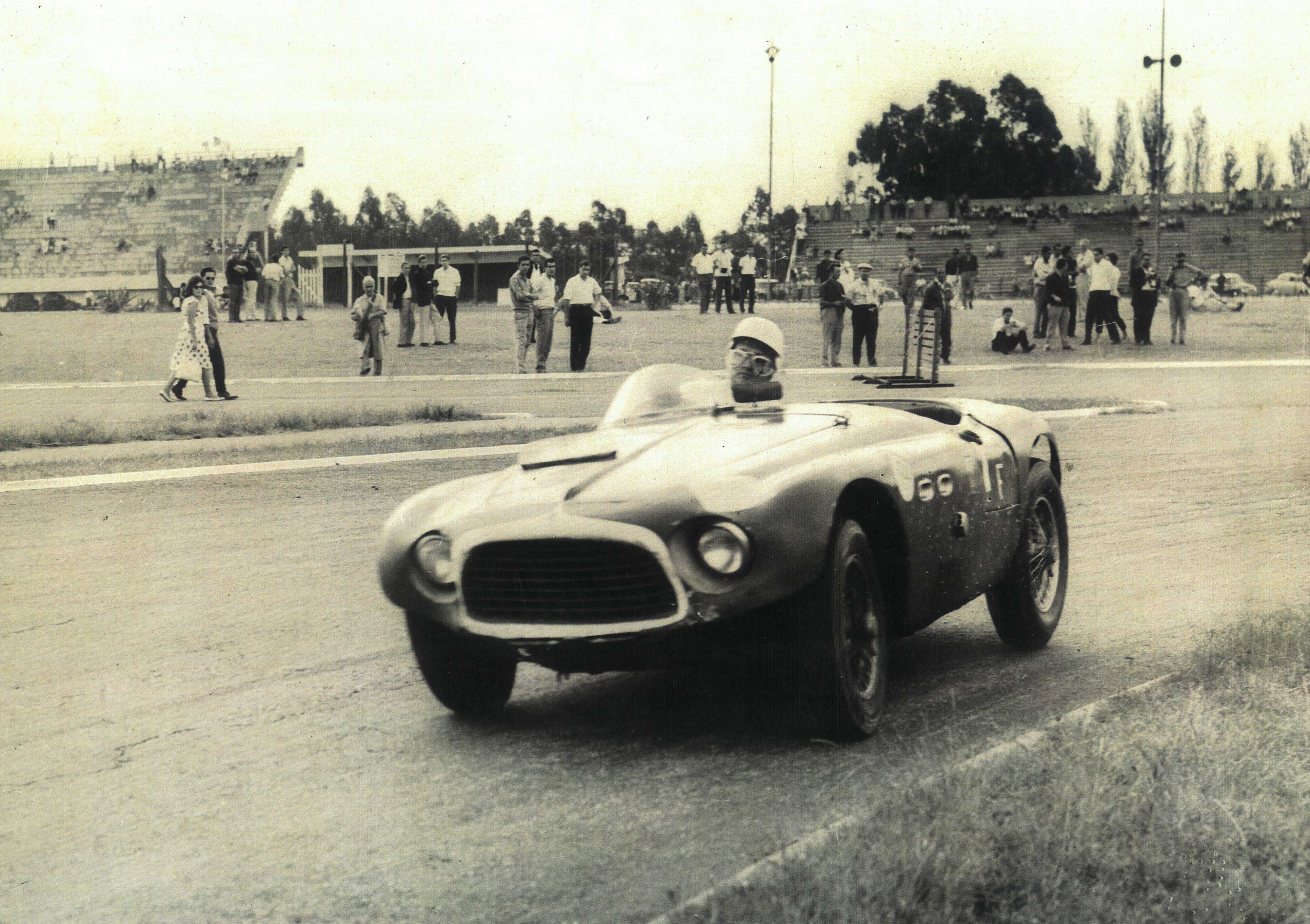 Salerno a bordo de una Ferrari 625TF