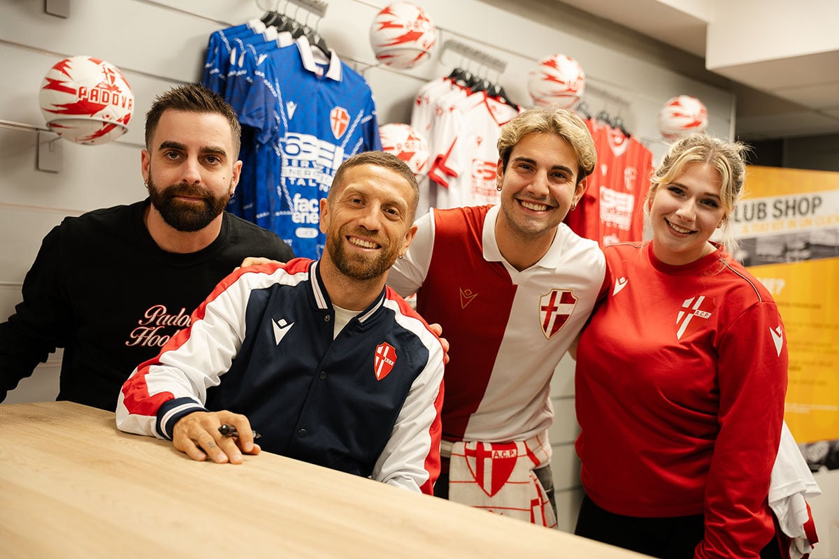 Papu Gómez juega en Calcio Padova, un equipo de la Serie B de Italia