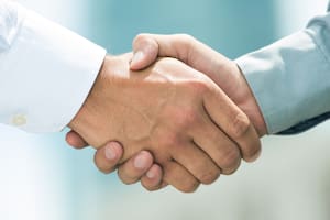 El sugestivo encuentro entre un intendente y un importante funcionario porteño