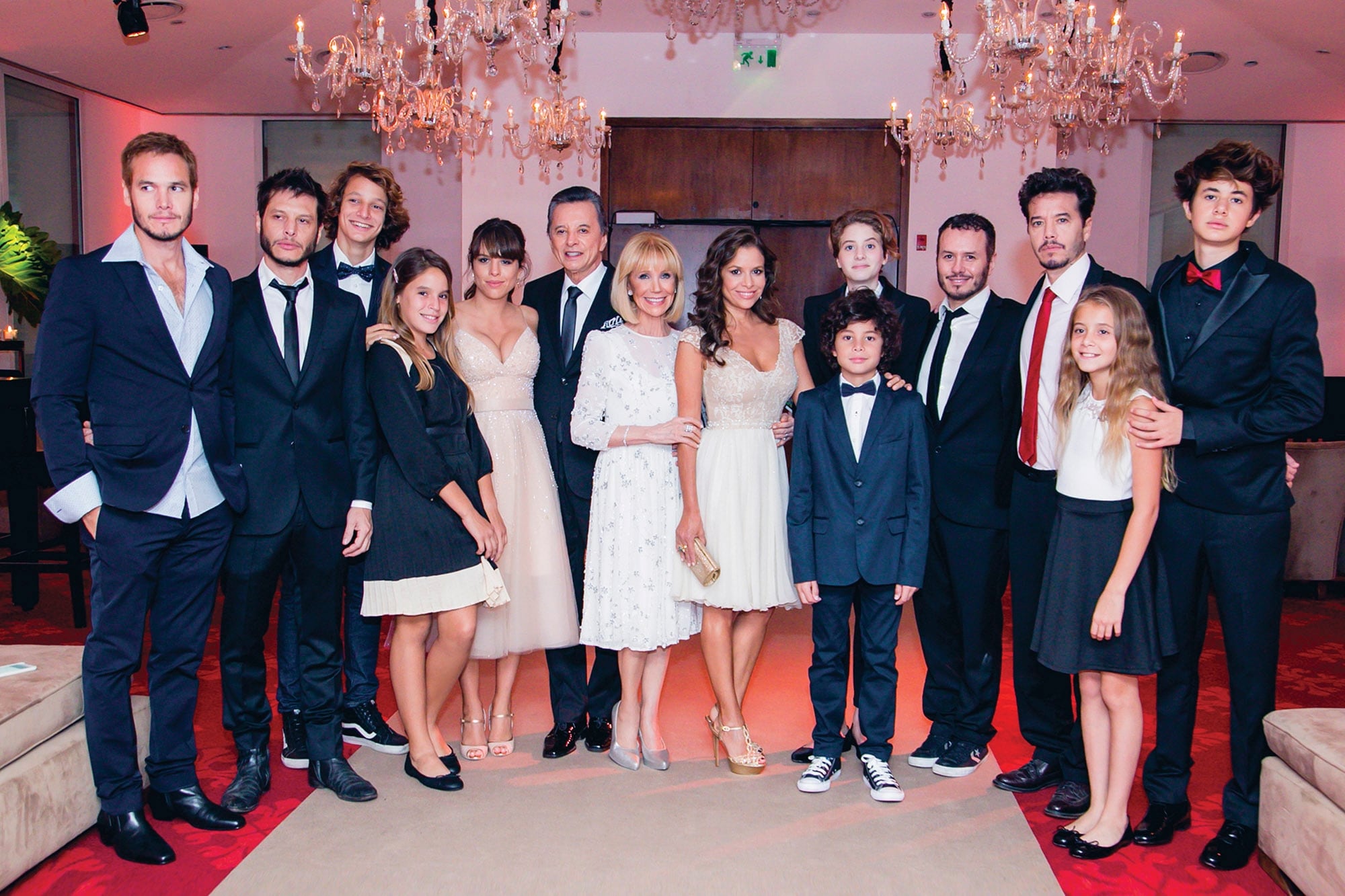 Palito Ortega y Evangelina Salazar en el festejo por su 50° aniversario de casados junto a sus hijos y nietos