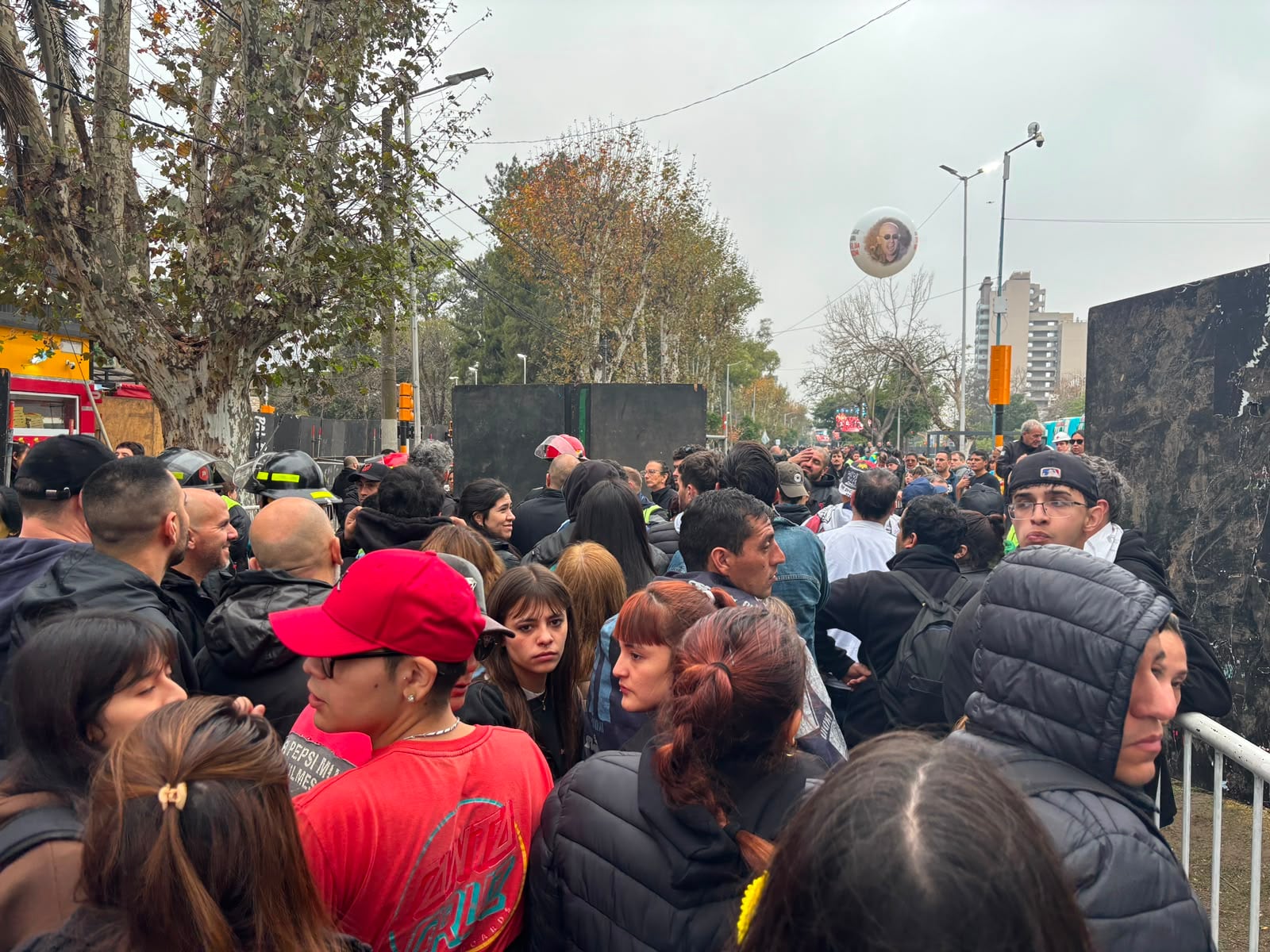 La fila multitudinaria