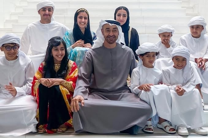 Quién es “MBZ”, el heredero que no estaba destinado a gobernar y hoy lidera una de las naciones más ricas del mundo