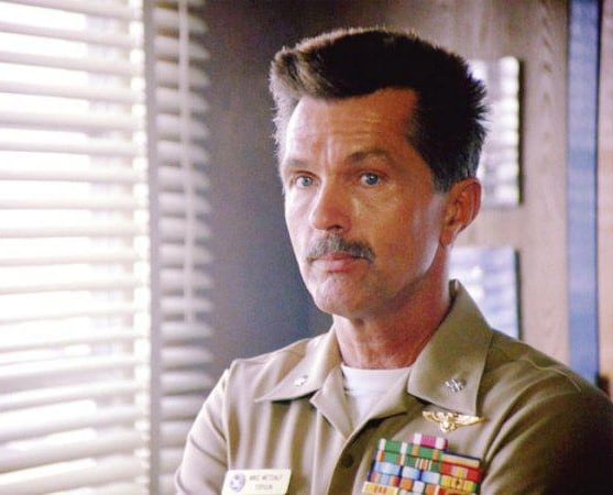 De qué murió Tom Skerritt, el recordado comandante de Alien e instructor de Tom Cruise en Top Gun 6 Tom Skeritt como el comandante en Top Gun