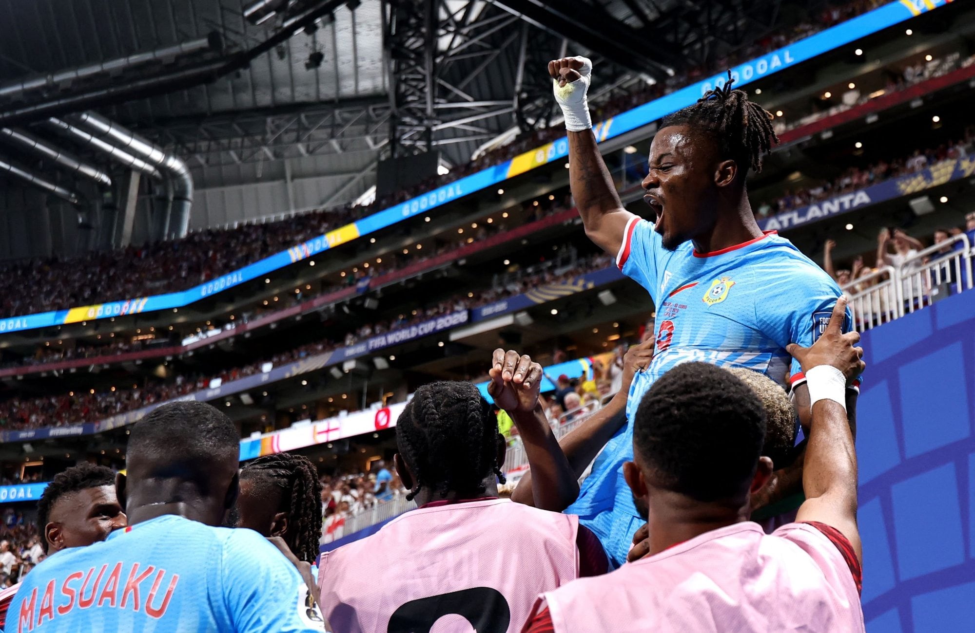 El festejo de Brian Cipenga tras convertir el gol de Congo ante Inglaterra