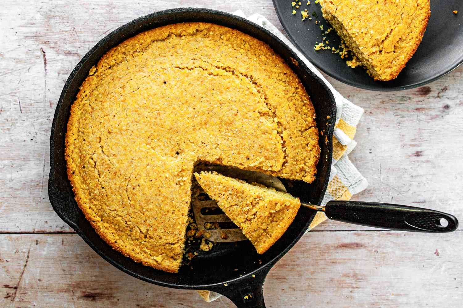 Se aconseja utilizar harina de maíz amarillo, que proporciona un sabor más rico y facilita la elaboración