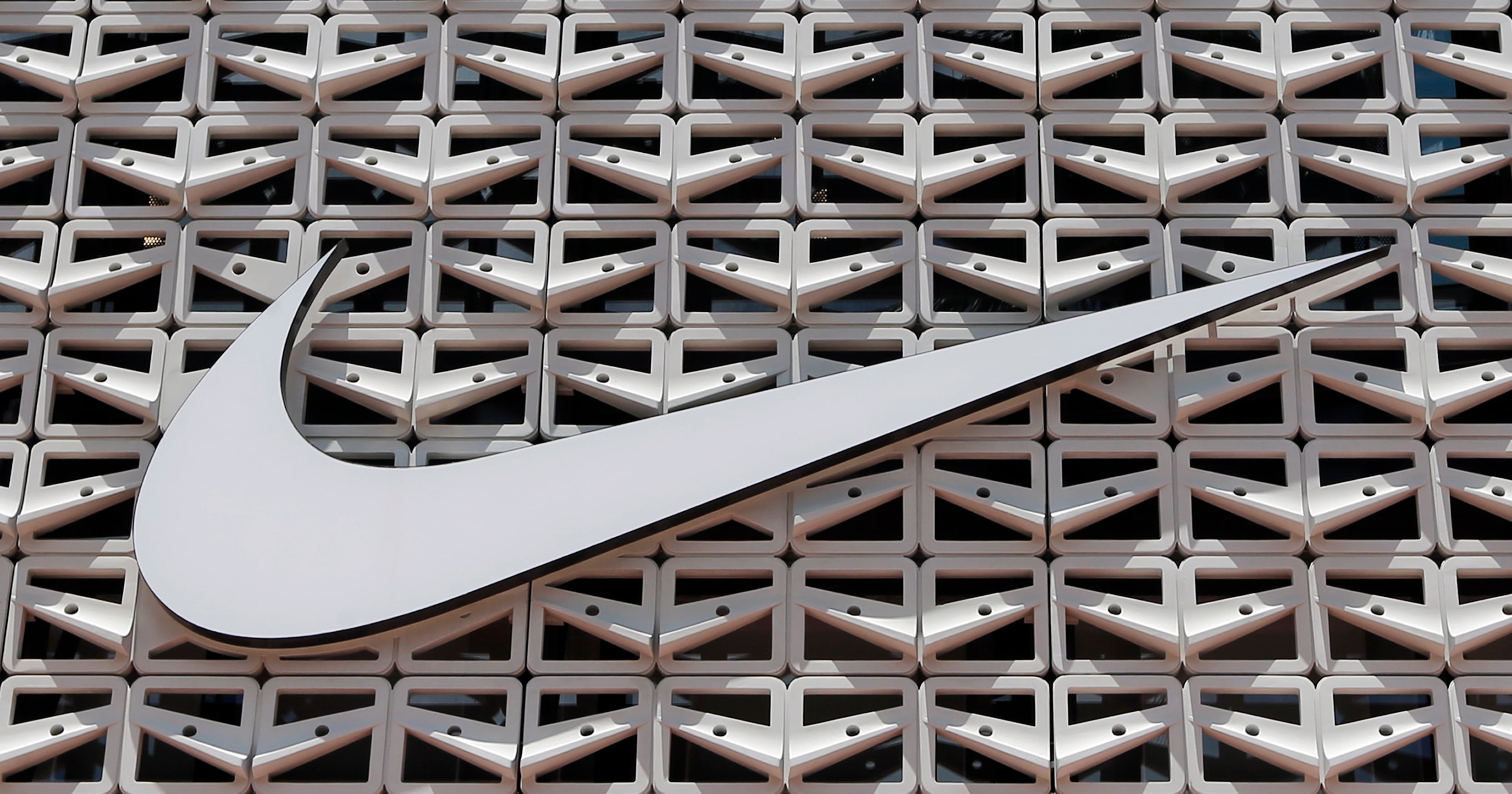 En cinco años, las acciones de Nike cayeron casi 80% (AP Foto/Alan Diaz, archivo)