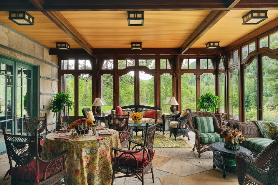 Esta lujosa residencia se encuentra ubicada en medio de un bosque de Colorado