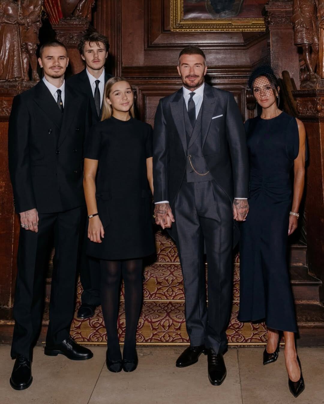 El emotivo mensaje de Victoria Beckham tras la distinción de David Bekcham como caballero del rey Carlos III 8 Aunque tres de sus hijos estuvieron allí, la ausencia de Brooklyn no pasó desapercibida (Foto: Instagram @victoriabeckham)