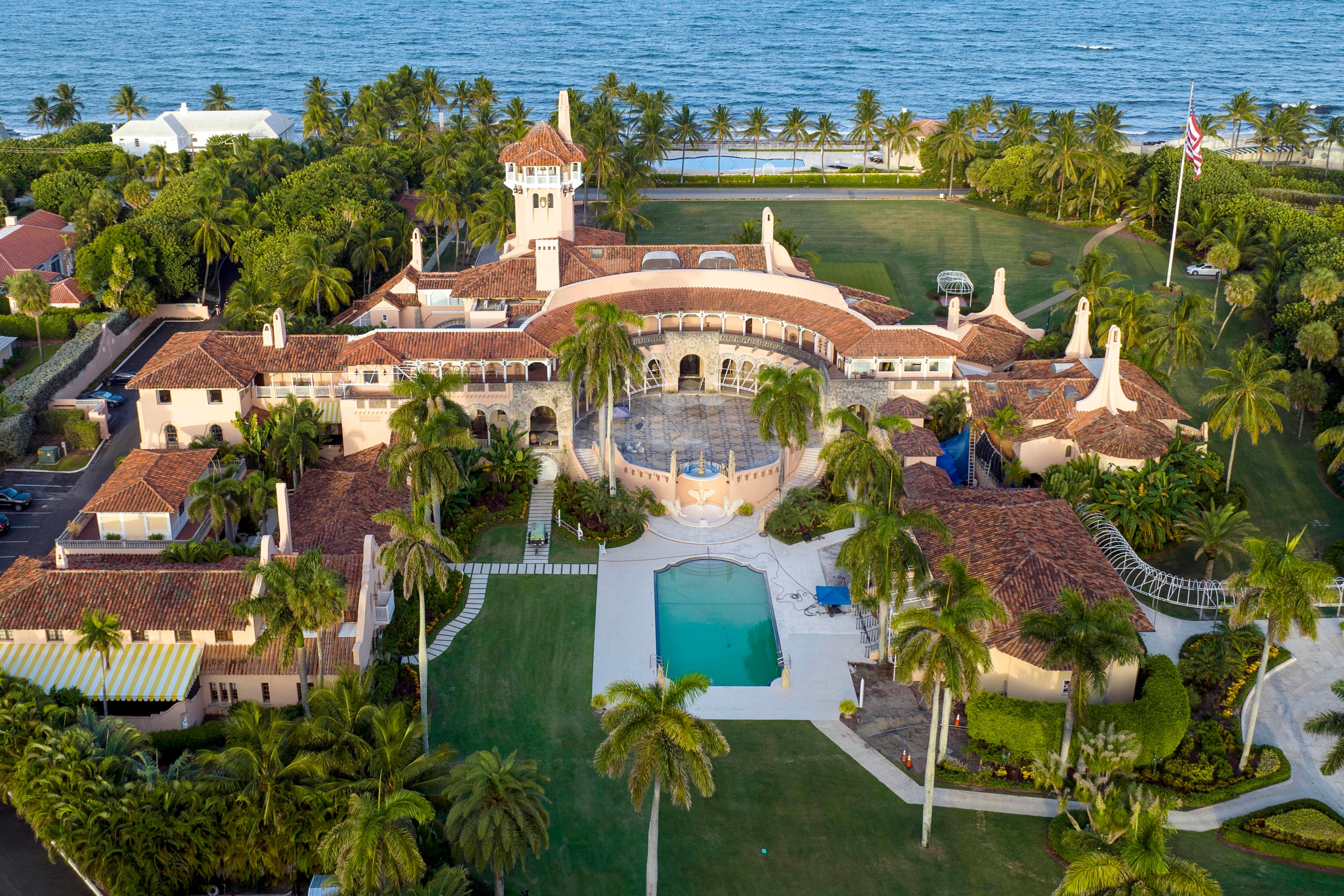 ARCHIVO - Vista aérea de la finca Mar-a-Lago de Donald Trump tomada el 10 de agosto de 2022 en Palm Beach, Florida. (AP Foto/Steve Helber, Archivo)