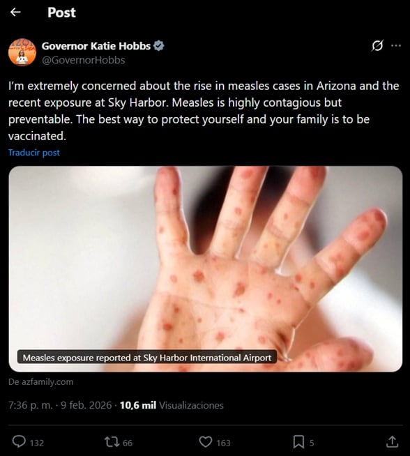 Katie Hobbs alerta a la población por la propagación del virus del sarampión