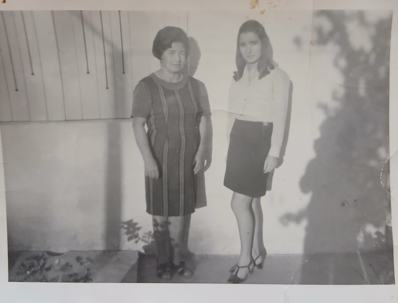 “Con lo que ganaba podía ayudar en mi casa. La guerra deja muchas enseñanzas que quedan en la piel. Una en mi familia fue el ahorro y cuidar lo que uno tiene y logró con sacrificio. Mi padre con el almacén ahorró y nos compramos una casa en General Alvear. Era humilde, pero era nuestra