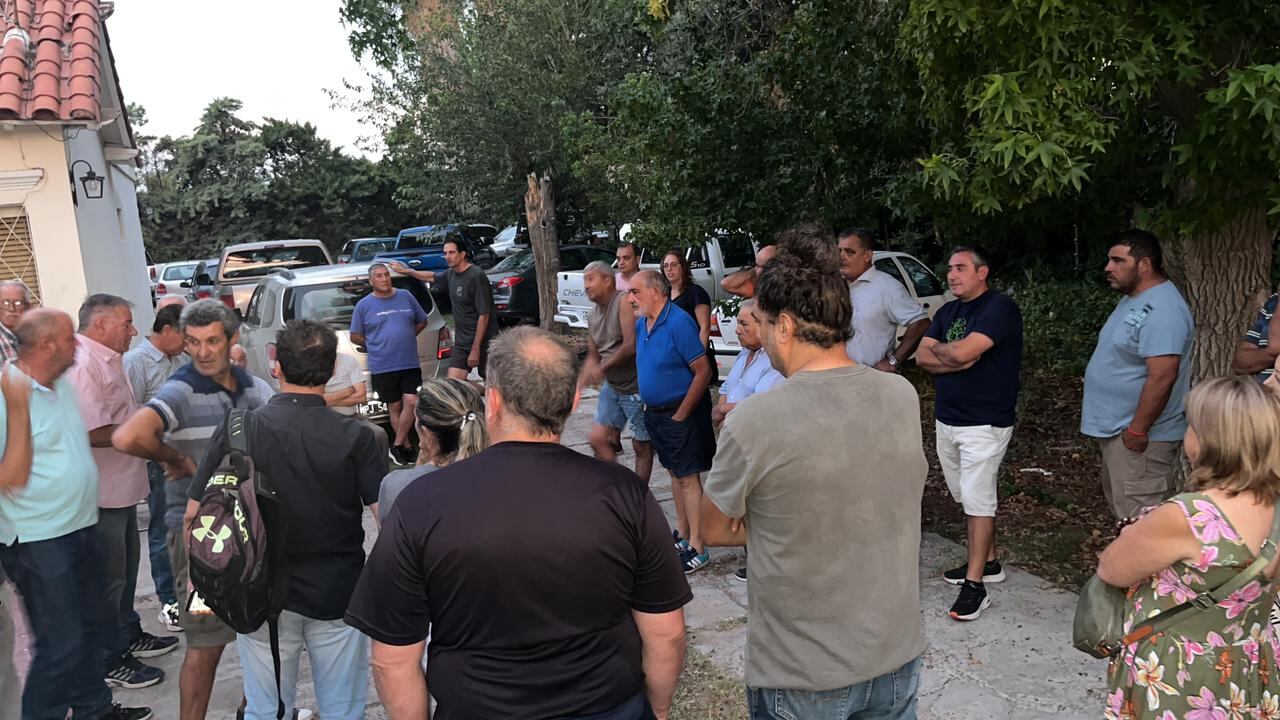 Los productores vitivinícolas de Mendoza están en conflicto por el bajo precio de la uva que les ofrecen las bodegas para la cosecha 2025, similar al de la temporada anterior