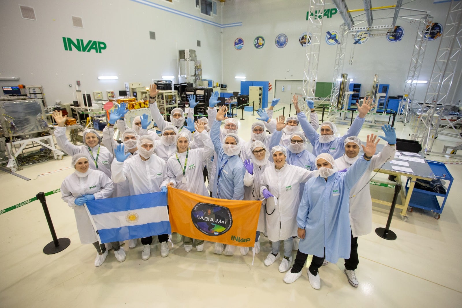 Terminó la etapa de fabricación del satélite argentino SABIA-Mar y ahora comienzan las pruebas antes de su lanzamiento, previsto para 2027; el satélite fue construido en Invap junto con la empresa local Veng y la Conae