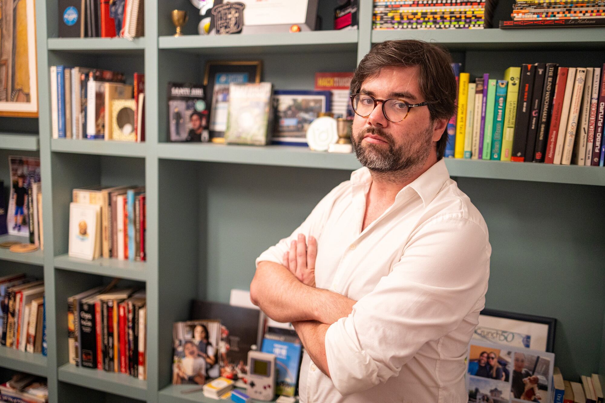 Santiago Siri: “Estamos en la curva de esa adopción, aprendiendo y viendo su impacto en cada vez más ámbitos desde las presentaciones, la creación de videos o la programación donde en código, la parte más sencilla y la prototipación, se hace todo con IA”