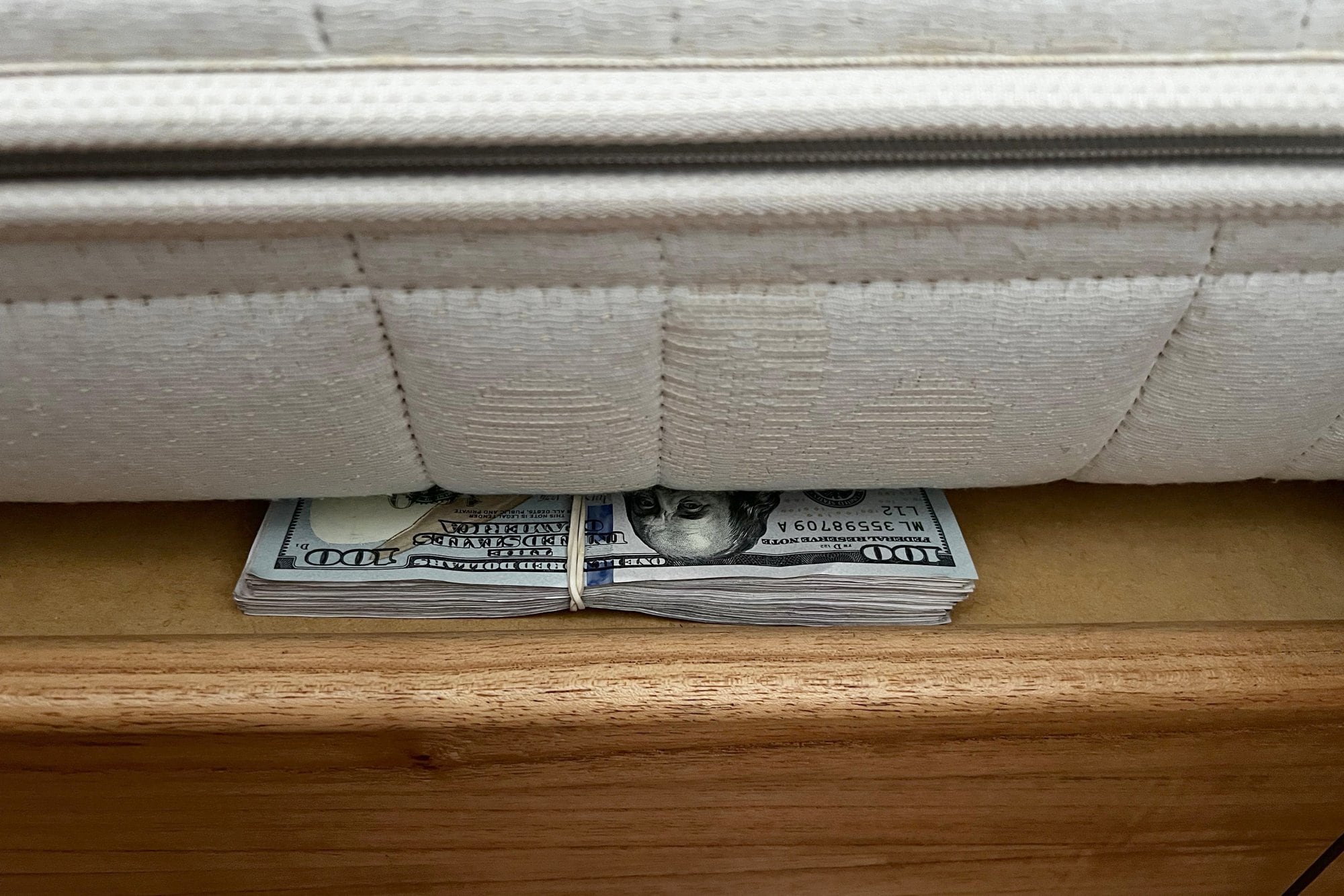 Ahorros bajo el colchón. Dólares de ahorro. canuto. dolar. Blanqueo