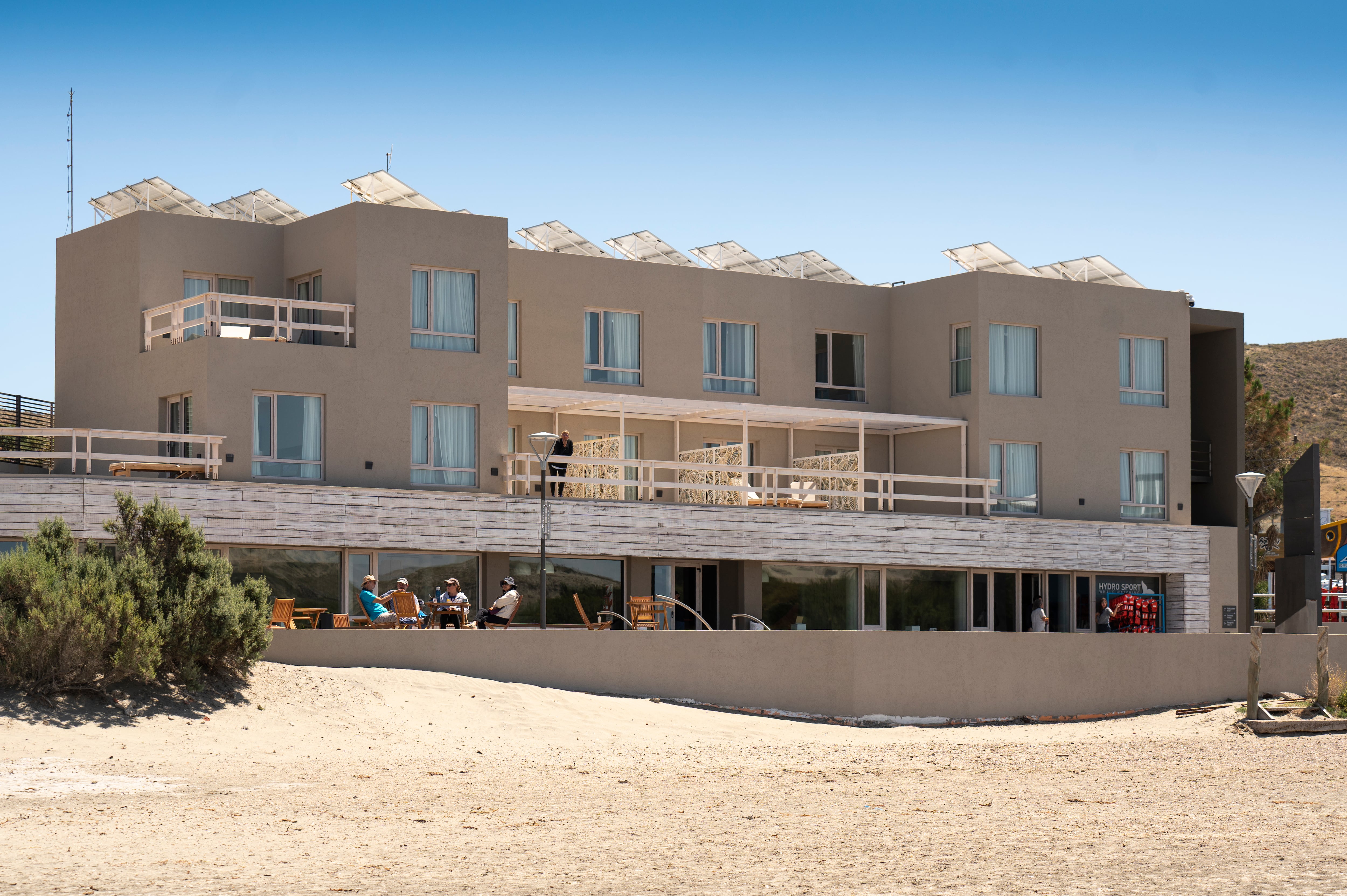 El Hotel Rayentray está sobre la playa