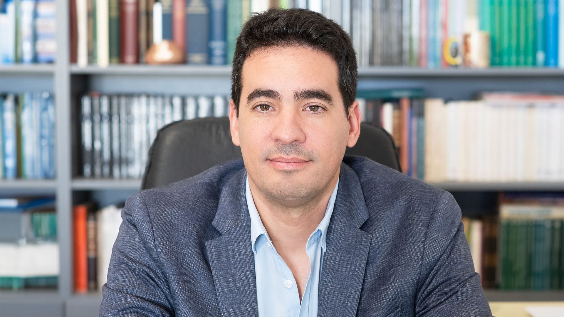Quién es Adrián Ravier, el nuevo vocero del Gobierno