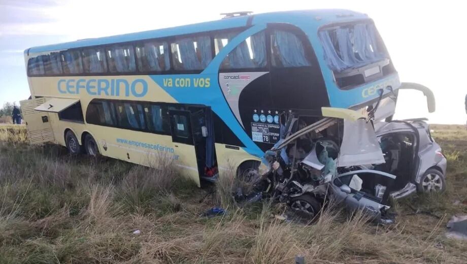 Los vehículos quedaron destruidos tras el impacto