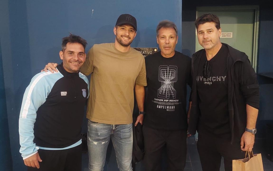 Pochettino, con David Bisconti, su hijo y un profesor del club