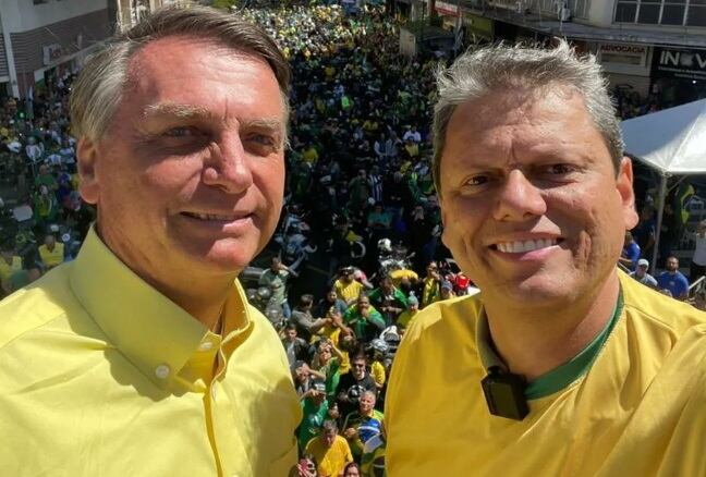 Jair Bolsonaro y Tarcisio de Freitas (Archivo)