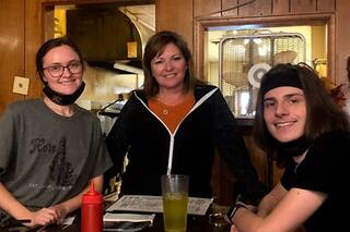 La ruta a la Casa Blanca. La grieta late en un diner de Ohio