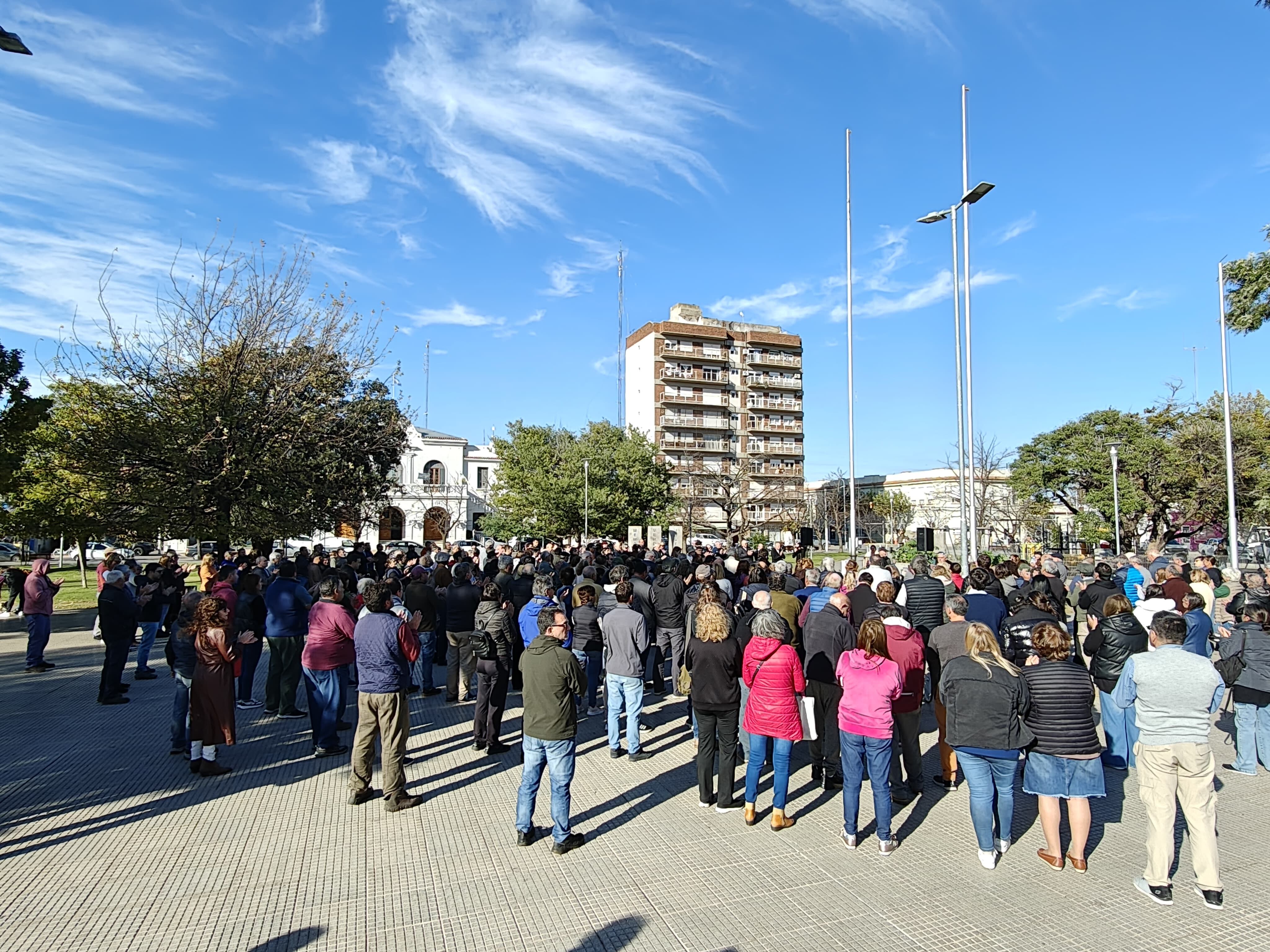 El lunes pasado unos 300 productores se juntaron en la plaza principal de Carlos Casares para pedir soluciones al municipio por el estado de los caminos rurales