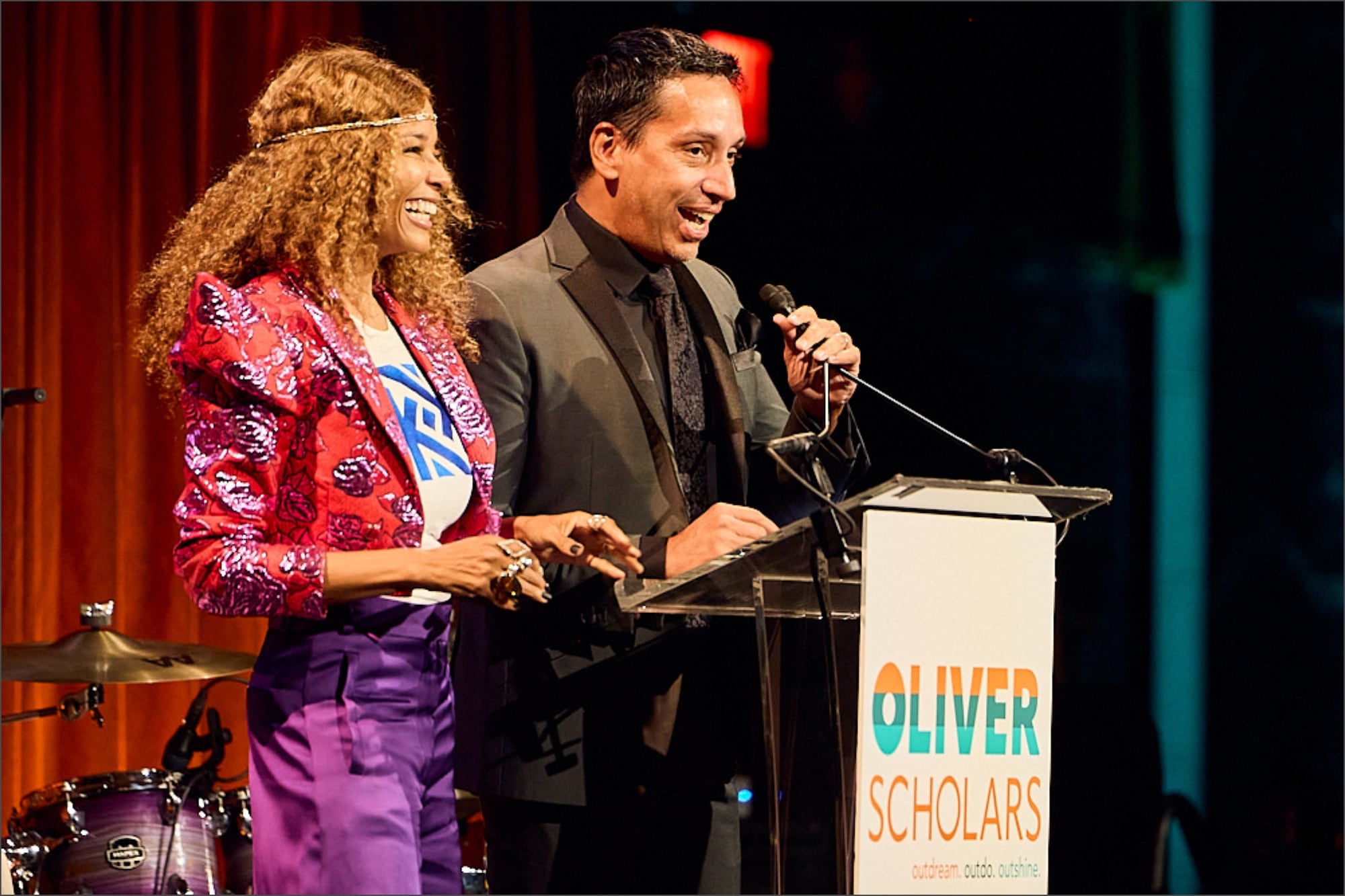 El multimillonario latino comprará el club Padres de San Diego de la MLB junto con su esposa, Kwanza Jones