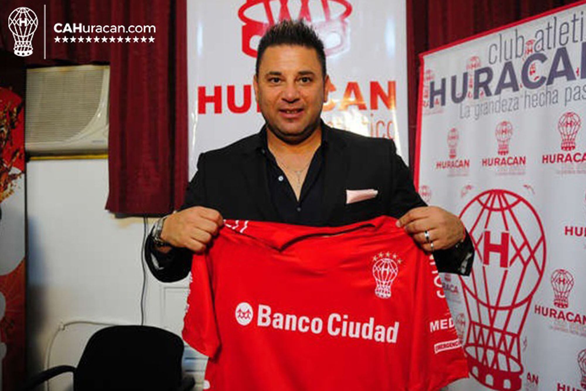 Antonio Mohamed venía de dirigir en Celta pero no le fue bien en su cuarto período en Huracán, en la temporada 2018/19