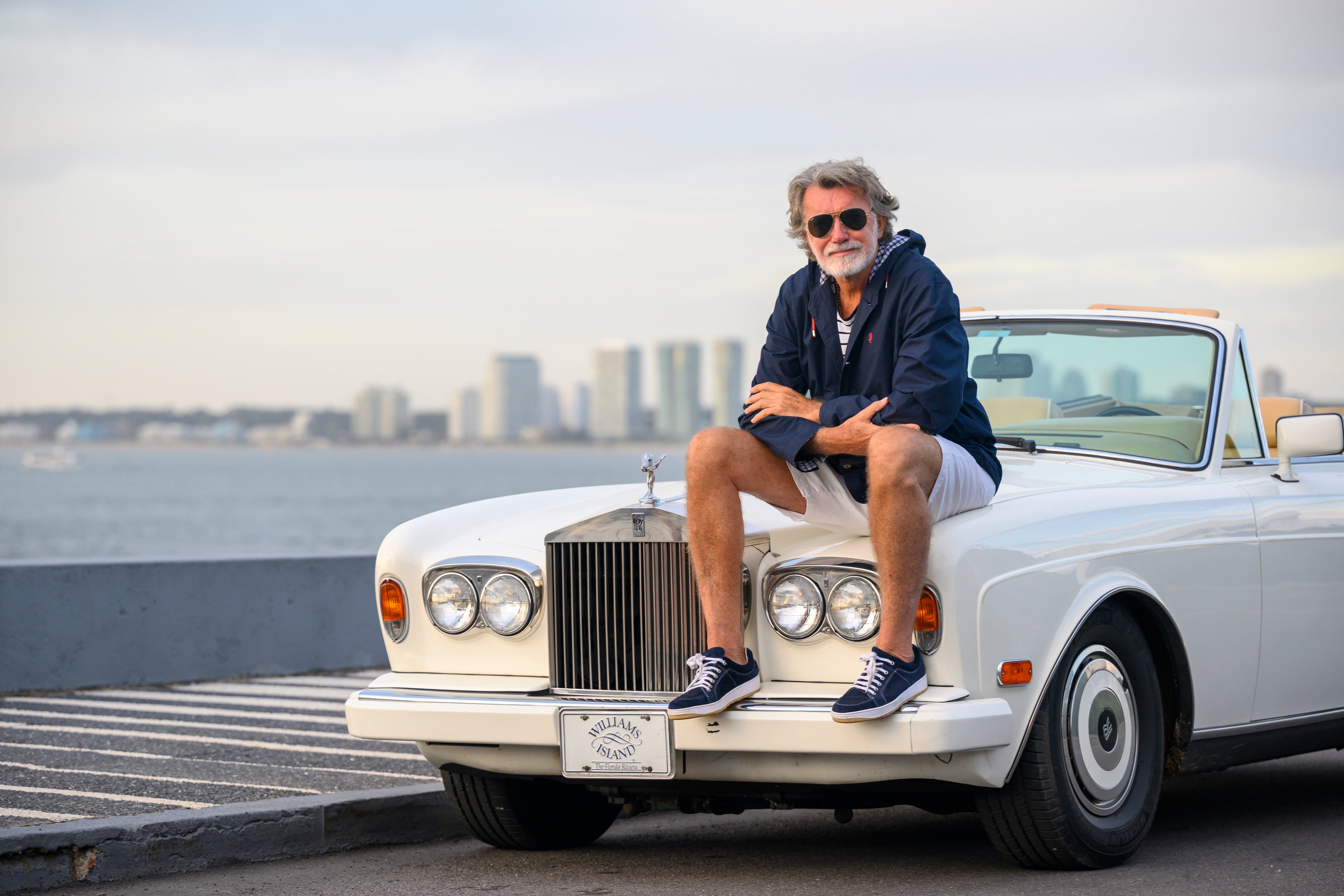 El Rolls-Royce convertible Corniche II, de 1989, es uno de los autos más valiosos de la escudería Dotto, que incluye ocho Mercedes-Benz, de los cuales cuatro son descapotables.