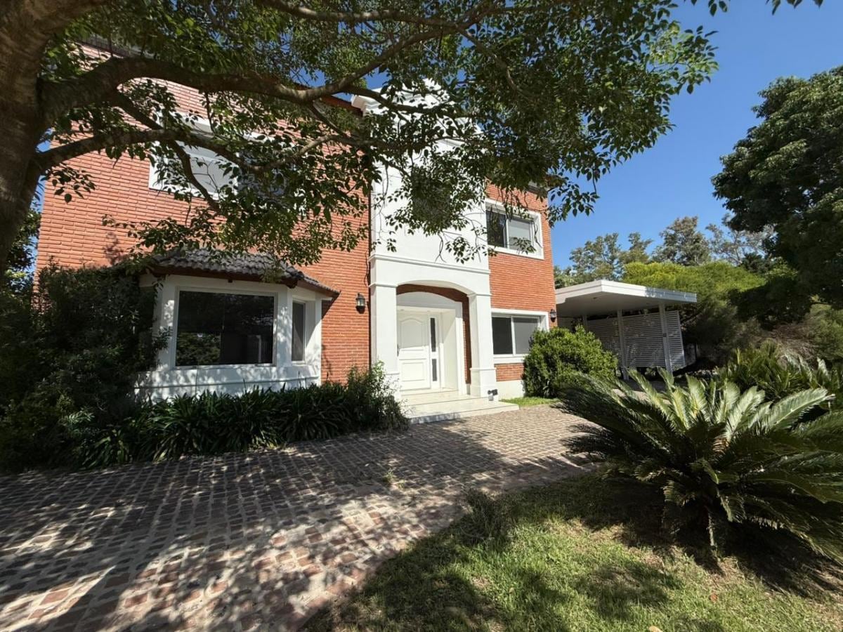 La propiedad es una de las casas publicadas en venta con los valores más bajos del barrio