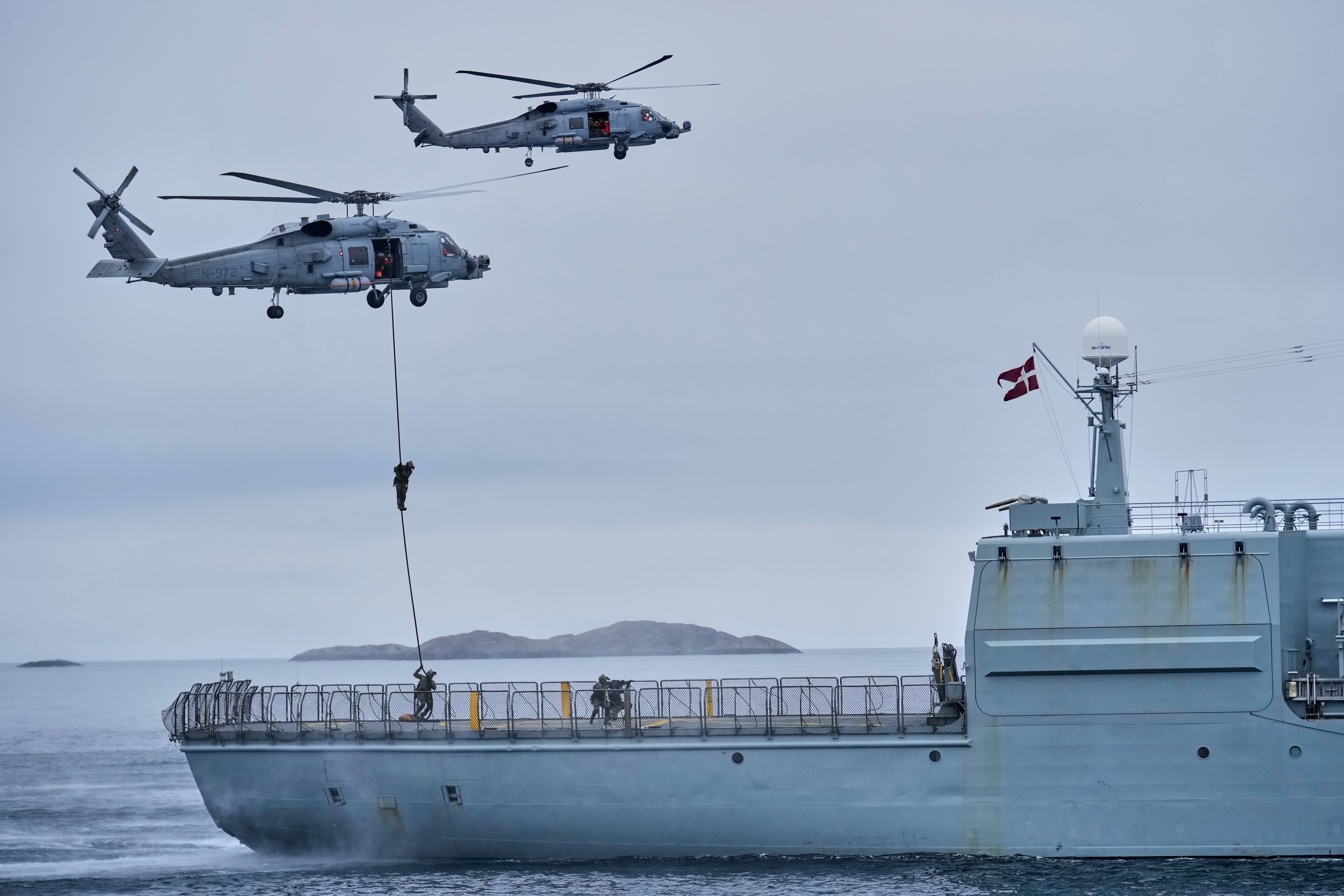 Fuerzas militares danesas participan de un ejercicio militar con miembros europeos de la OTAN en el Océano Ártico en Nuuk, Groenlandia, en septiembre del año pasado (Foto AP/Ebrahim Noroozi, archivo)