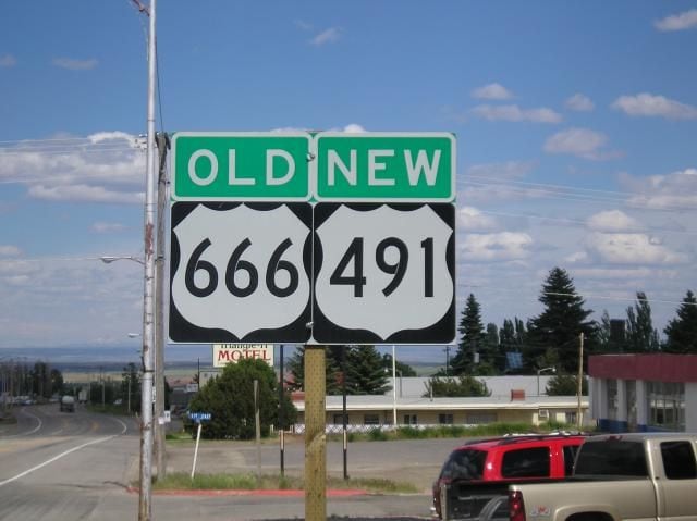 La Ruta 666 recorre los estados de Colorado, Nuevo México y Utah; obtuvo su nombre original debido a su extensión de 192 millas en los estados mencionados