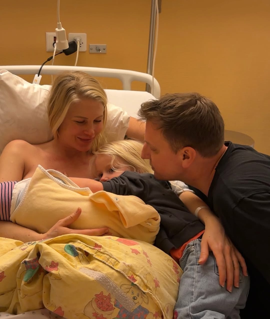 La foto inédita del comienzo de la relación entre Maxi López y Daniela Christiansson 6 La pareja junto a Elle, su primera hija, celebraron la llegada de Lando (Foto: @danielachristiansson)