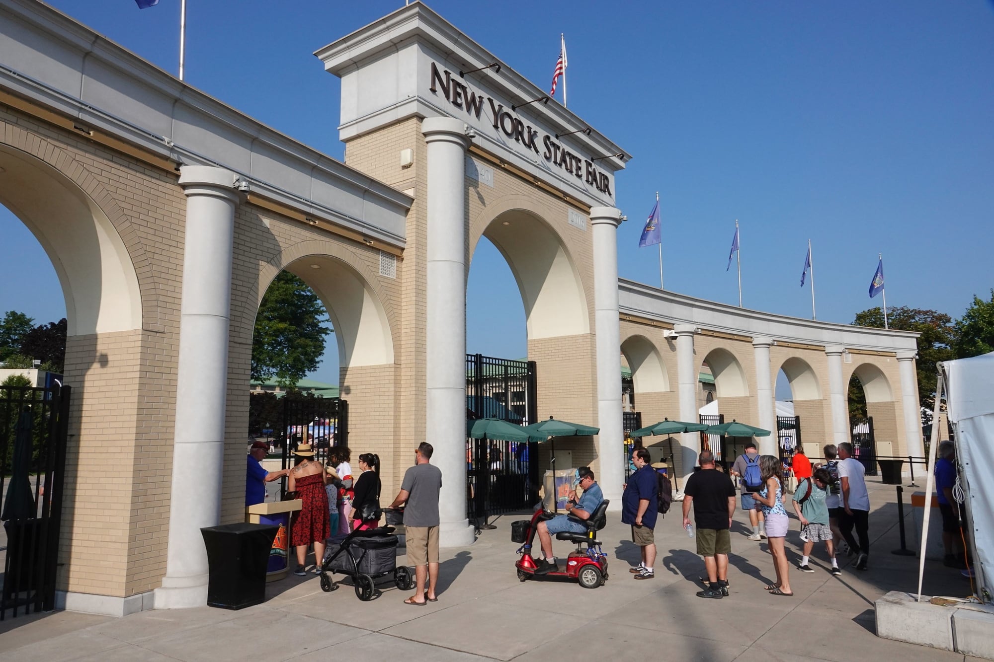 El servicio diario de trenes ofrece a los visitantes de la Feria Estatal una opción de viaje segura, cómoda y ecológica