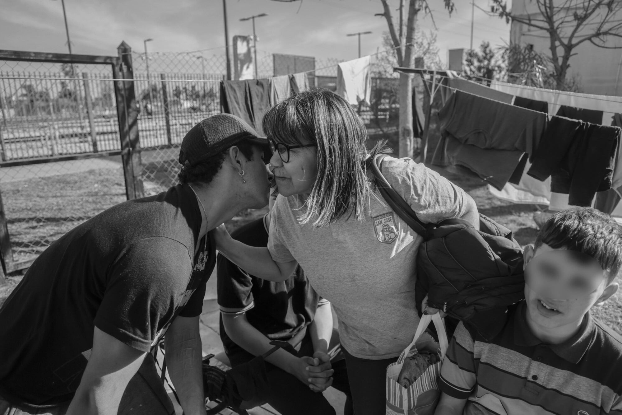 Tobías despide con un beso a Ana, una de las