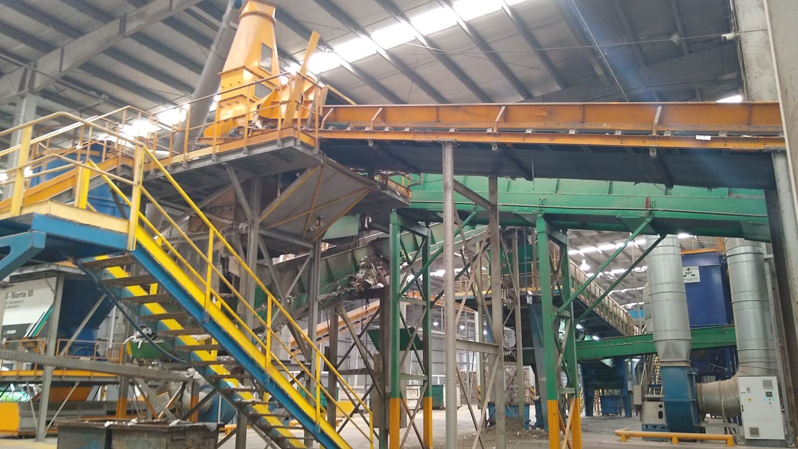 La planta de Tratamiento Mecánico Biológico (TMB) del complejo ambiental Norte III procesa 1200 toneladas diarias de residuos