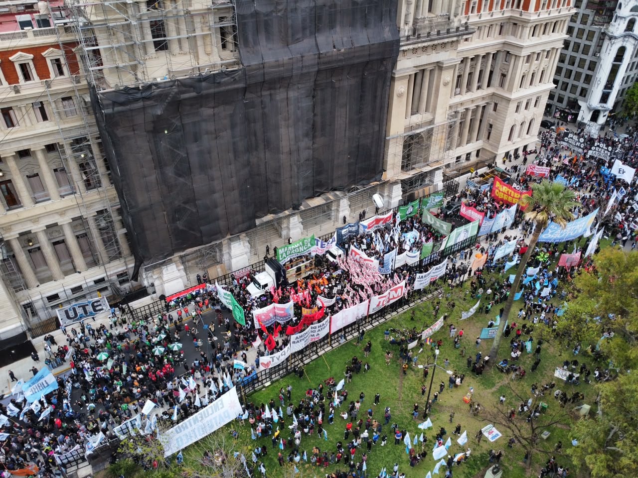 Vista aérea de la marcha contra la Corte