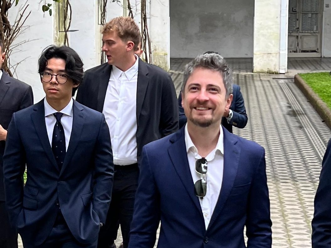 Javier Milei y sus medidas, en vivo: las negociaciones con el Banco Mundial y el nuevo recurso por la reforma laboral 8 Terrones Godoy y, detrás, Hayden Davis