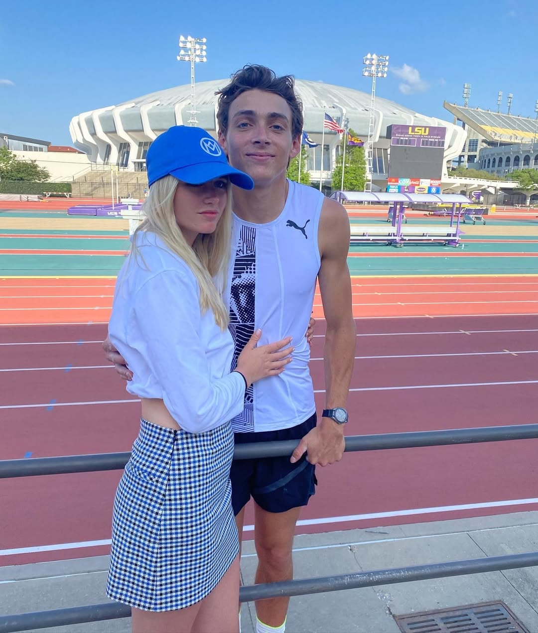 Tras varias conversaciones vía Snapchat, el atleta logró que su enamorada aceptara tener una cita; tras el encuentro no volvieron a separarse