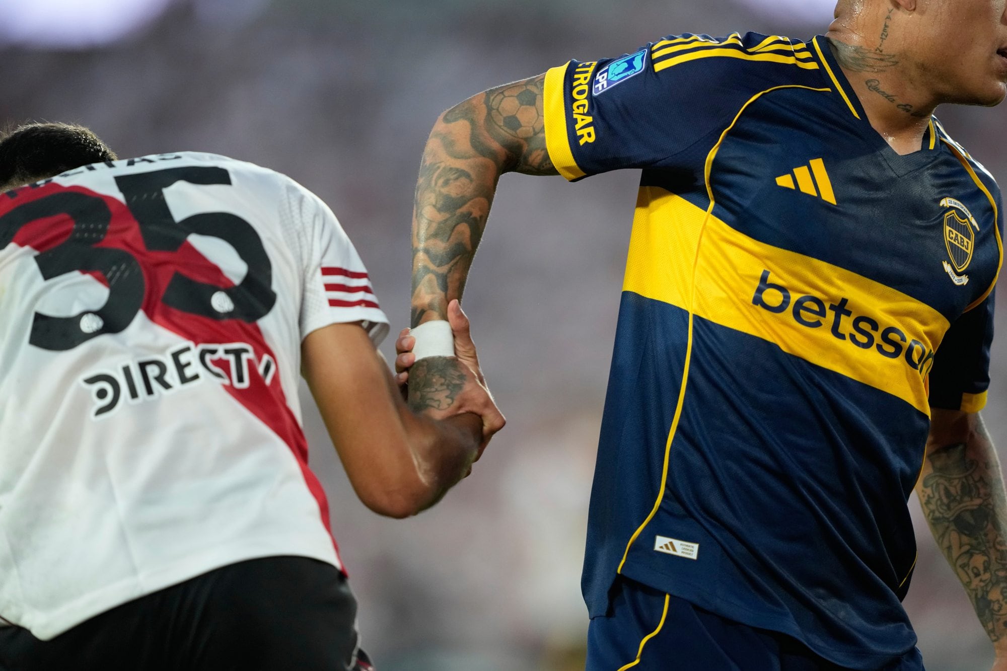 El Boca-River del domingo llega en un contexto muy politizado, con los clubes distanciados en todo