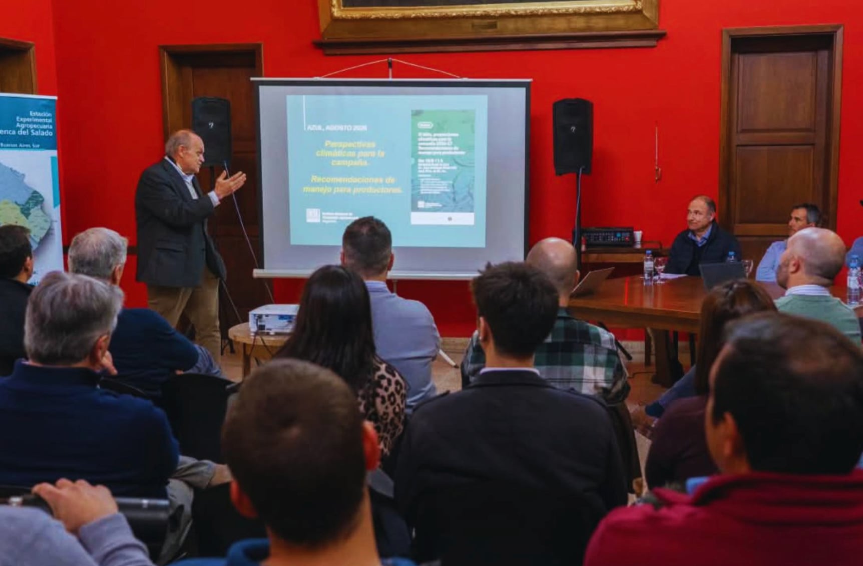 En la Sociedad Rural de Azul se realizó una charla sobre “El Niño, proyecciones climáticas para la campaña 2026-27 y recomendaciones de manejo para productores”, donde participó Nicolás Bronzovich, presidente del INTA