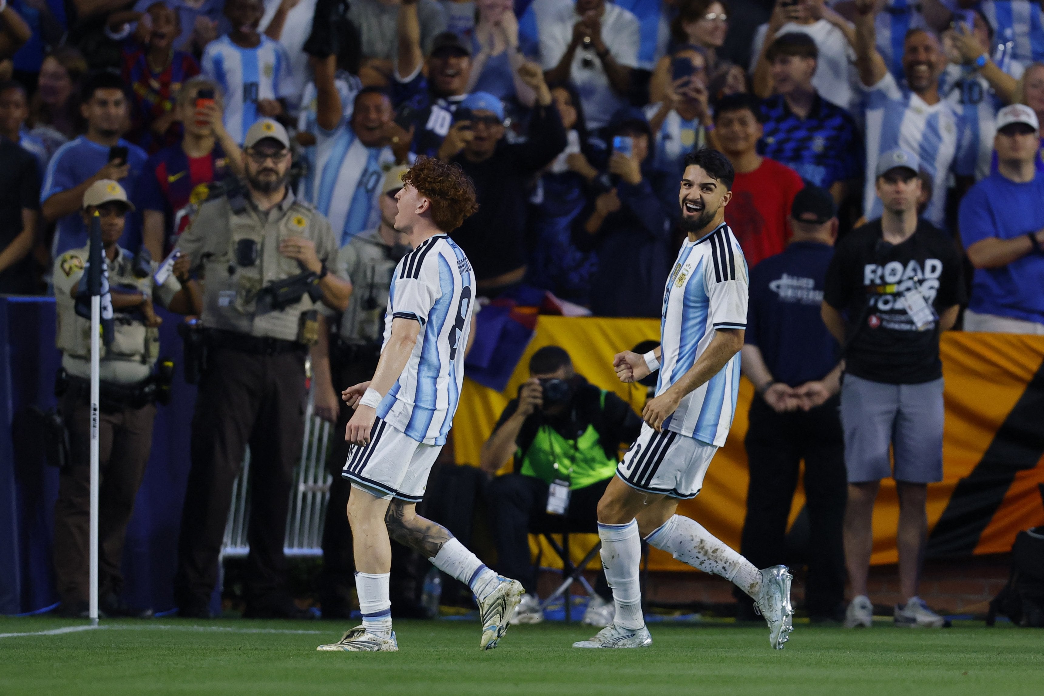 La celebración de Valentín Barco, que marcó el único gol del partido