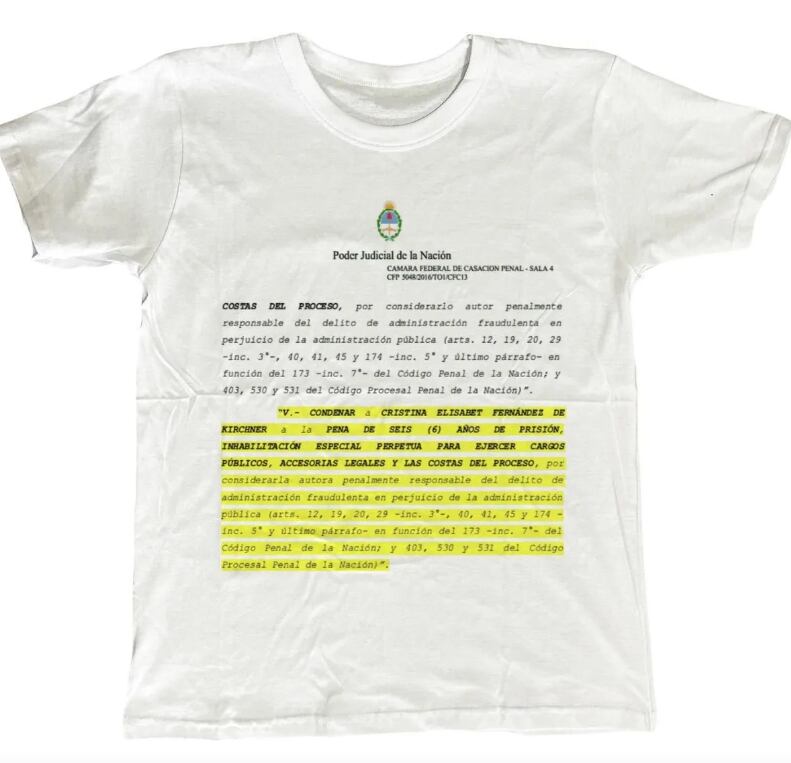 La remera con la condena a la expresidenta que se vende en plataformas digitales