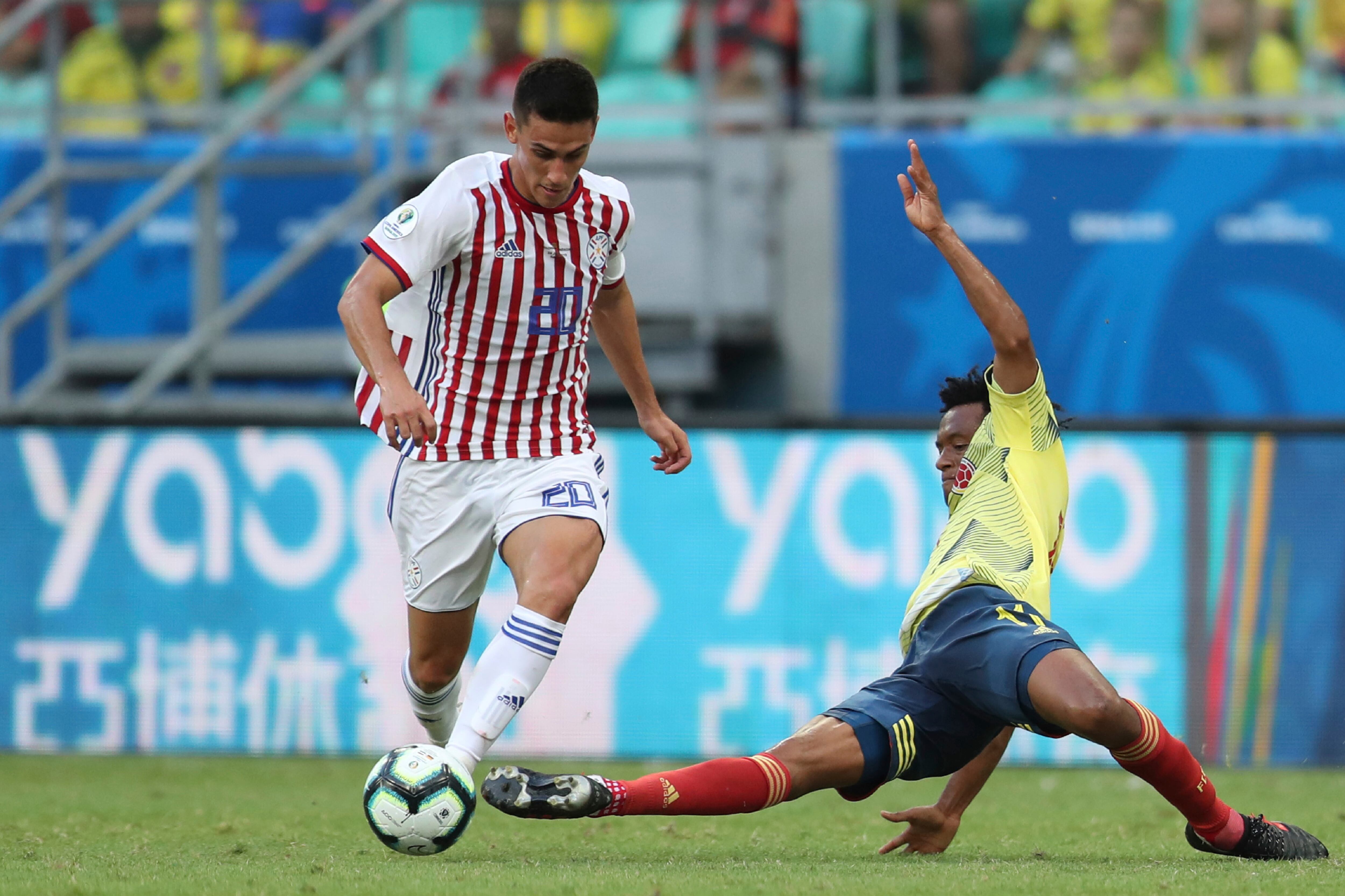 Matías Rojas en un partido de Eliminatorias entre la selección de Paraguay y la de Colombia