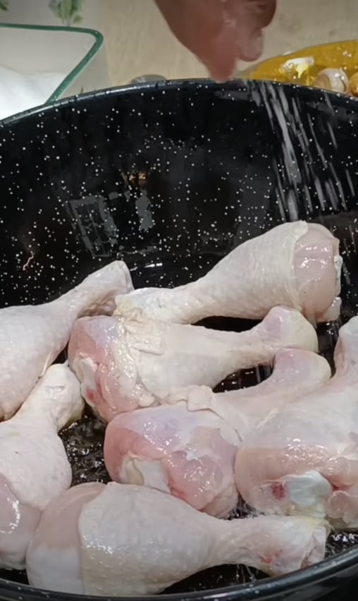 La clave está en utilizar las patas de pollo (Foto: Captura Instagram/@qrecetasmanoligarcia)