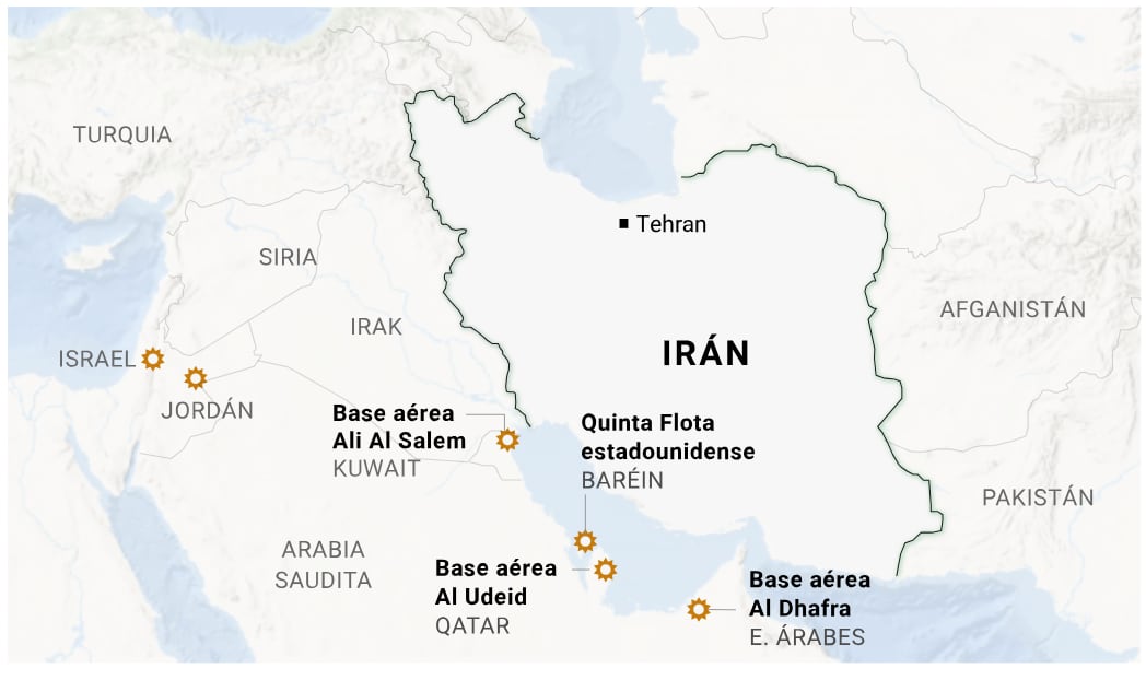 Según la Guardia Revolucionaria, los ataques alcanzaron el cuartel general de la Quinta Flota estadounidense en Bahrein, la base aérea Al Udeid en Qatar, instalaciones militares en Emiratos Árabes Unidos —incluida Al Dhafra, cerca de Abu Dabi— y la base aérea Ali Al Salem en Kuwait, además de objetivos militares y de seguridad en Israel