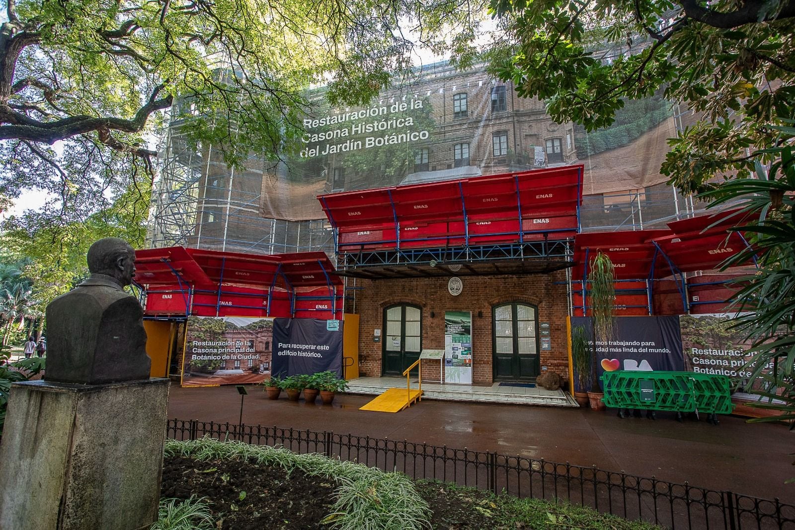 La obra incluye la restauración integral del interior y del exterior del edificio, con intervenciones en la planta baja, la planta alta y la azotea