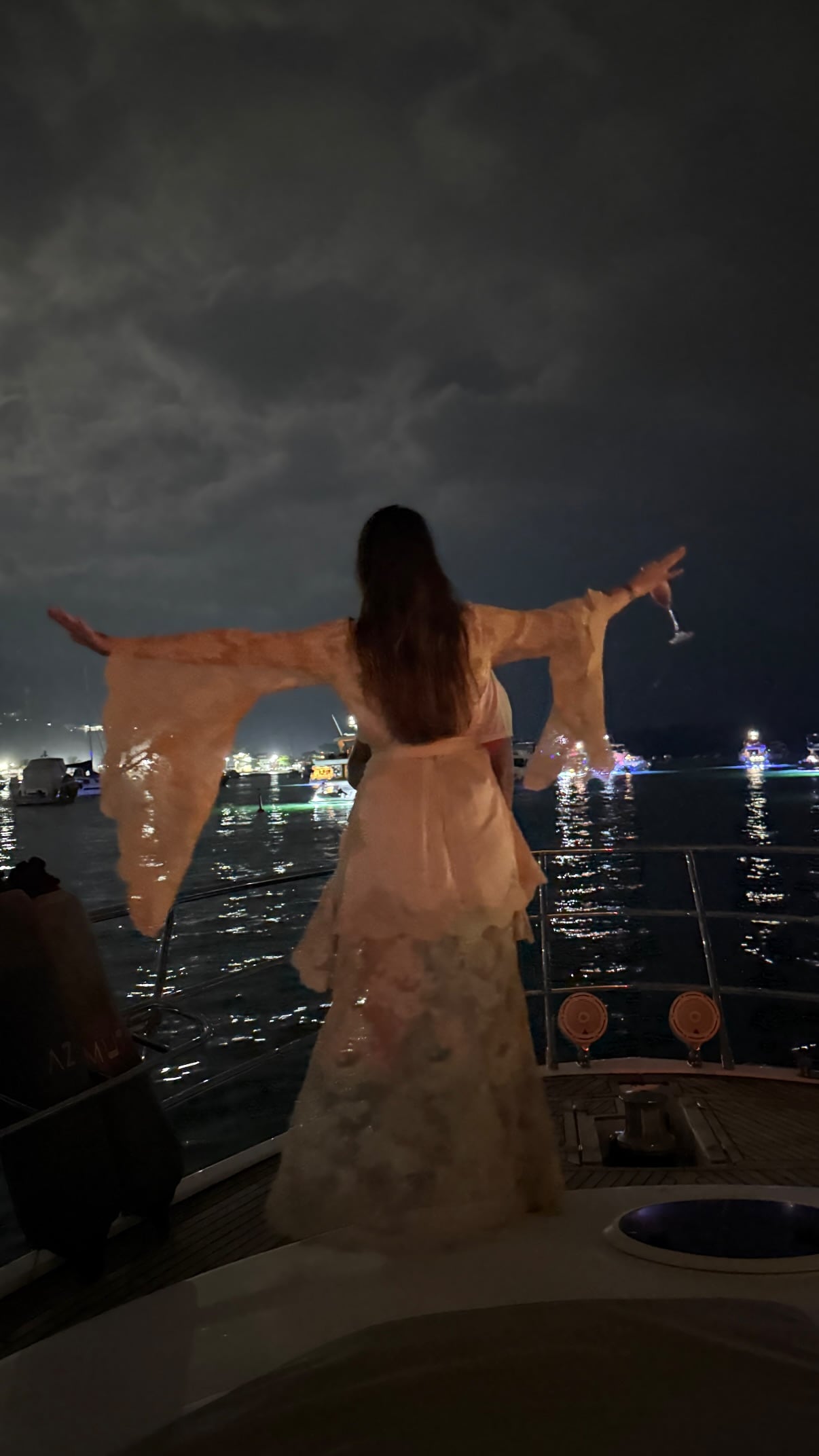 La pareja disfrutó de una noche de ensueños en un yate (Foto: Instagram @kellypiquet)